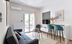 Central Modern Apartment 2